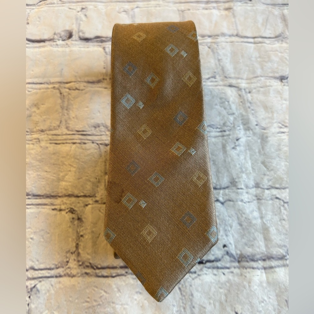 String-Beans Plus Tan/Taupe Abstract Light Blue S… - image 1